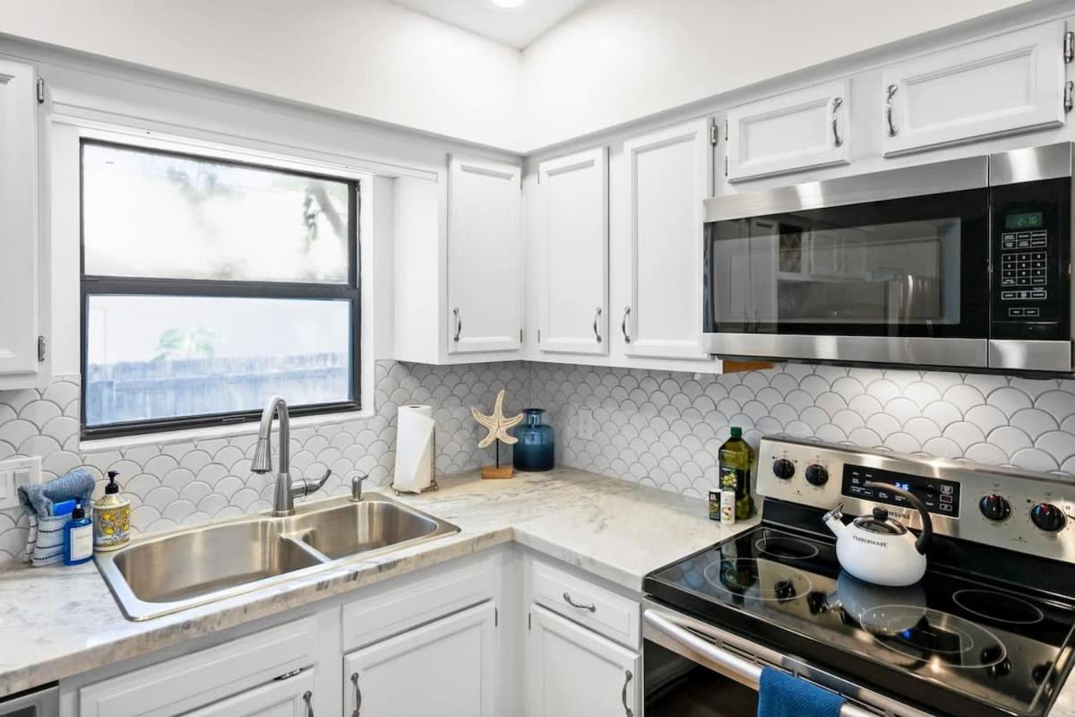 The St Augusdream Renovated Beach House Sleeps 8 Walk To Beach St. Augustine Dış mekan fotoğraf